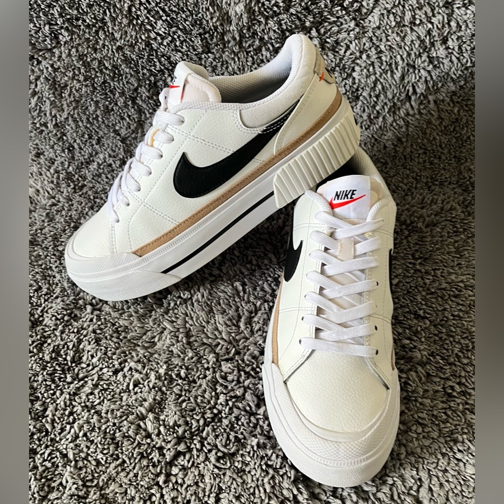 Nike White and Black Classic Legacy Lift Women’s 7.5